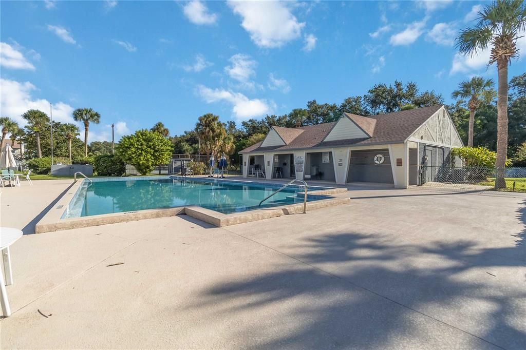 For Sale: $170,000 (2 beds, 2 baths, 967 Square Feet)