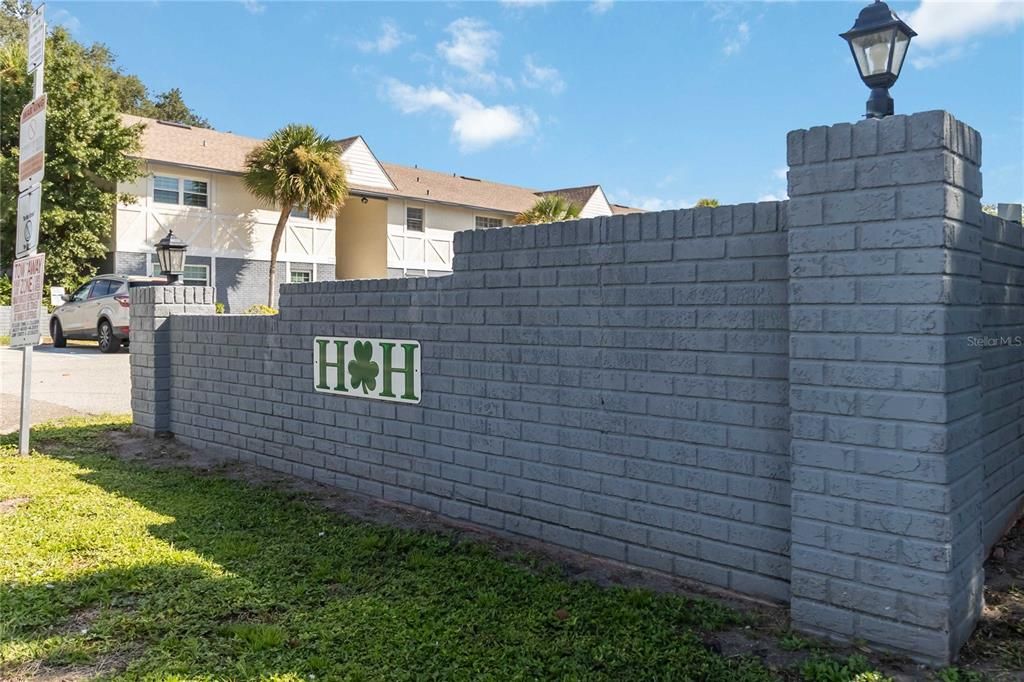 For Sale: $170,000 (2 beds, 2 baths, 967 Square Feet)