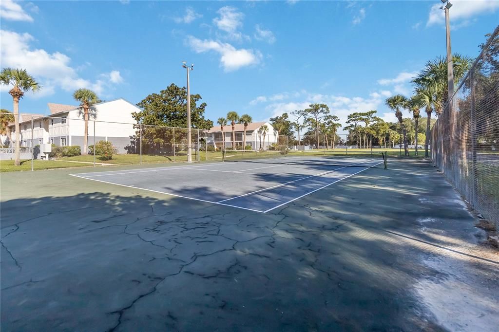 For Sale: $170,000 (2 beds, 2 baths, 967 Square Feet)