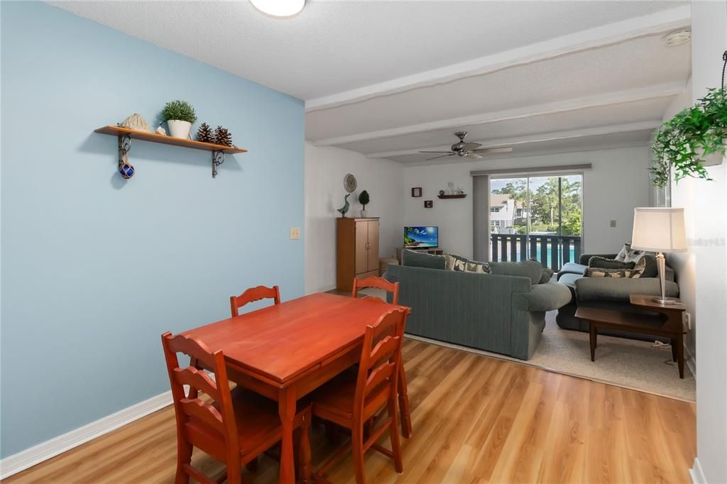 For Sale: $170,000 (2 beds, 2 baths, 967 Square Feet)