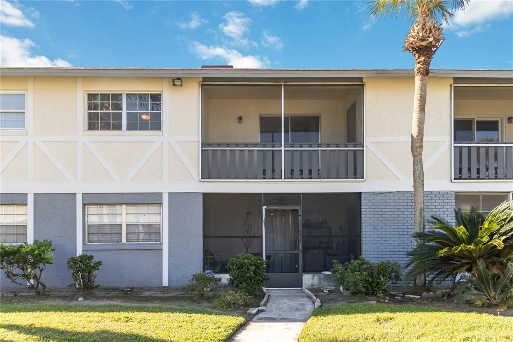 For Sale: $170,000 (2 beds, 2 baths, 967 Square Feet)