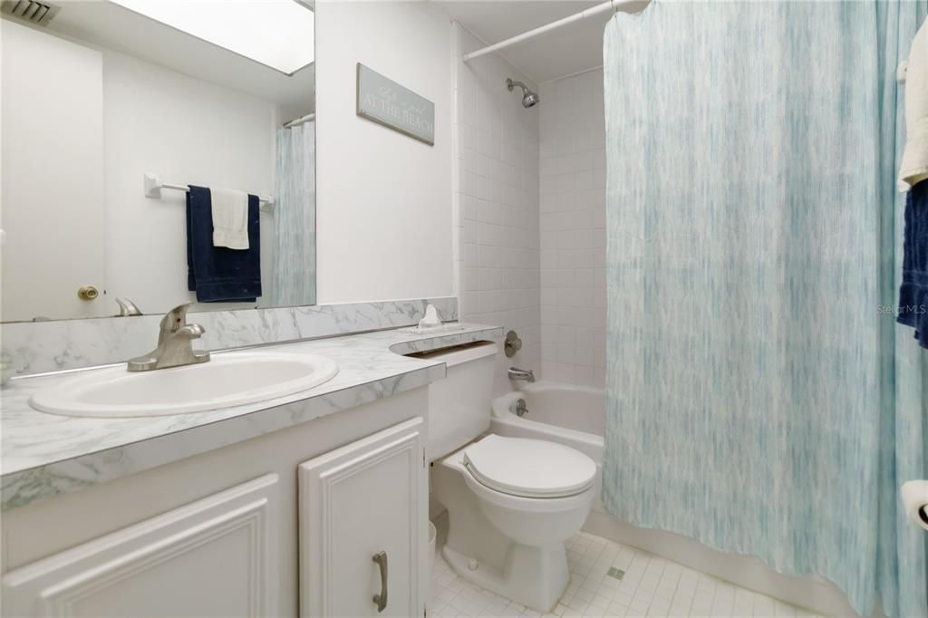 For Sale: $170,000 (2 beds, 2 baths, 967 Square Feet)