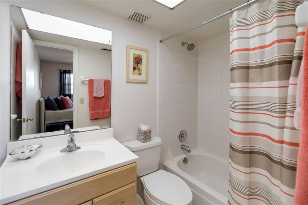 For Sale: $170,000 (2 beds, 2 baths, 967 Square Feet)