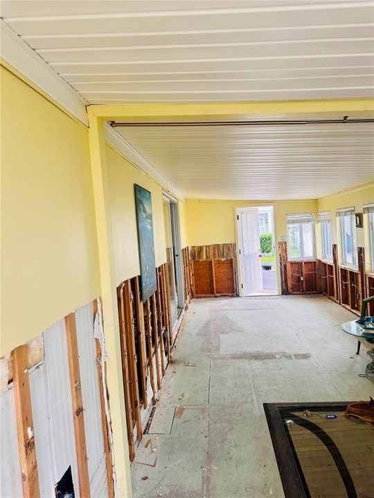 For Sale: $45,900 (1 beds, 1 baths, 700 Square Feet)