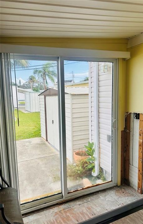 For Sale: $45,900 (1 beds, 1 baths, 700 Square Feet)