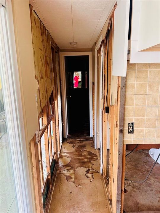 For Sale: $45,900 (1 beds, 1 baths, 700 Square Feet)