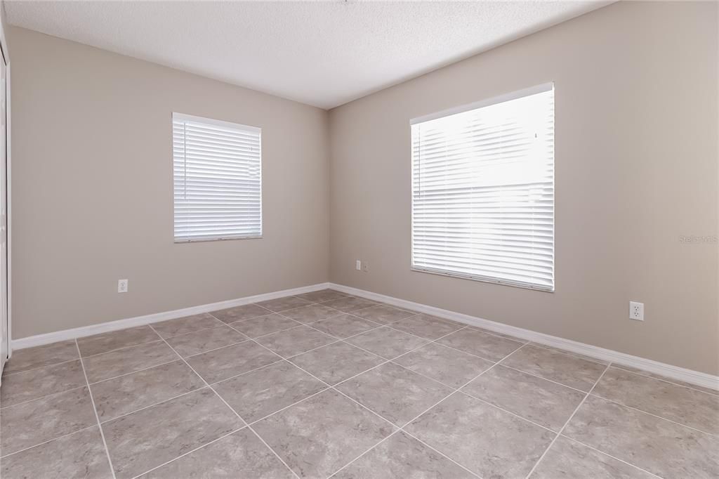 В аренду: $1,765 (4 спален, 2 ванн, 1250 Квадратных фут)