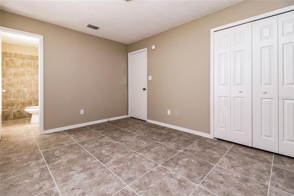 В аренду: $1,765 (4 спален, 2 ванн, 1250 Квадратных фут)