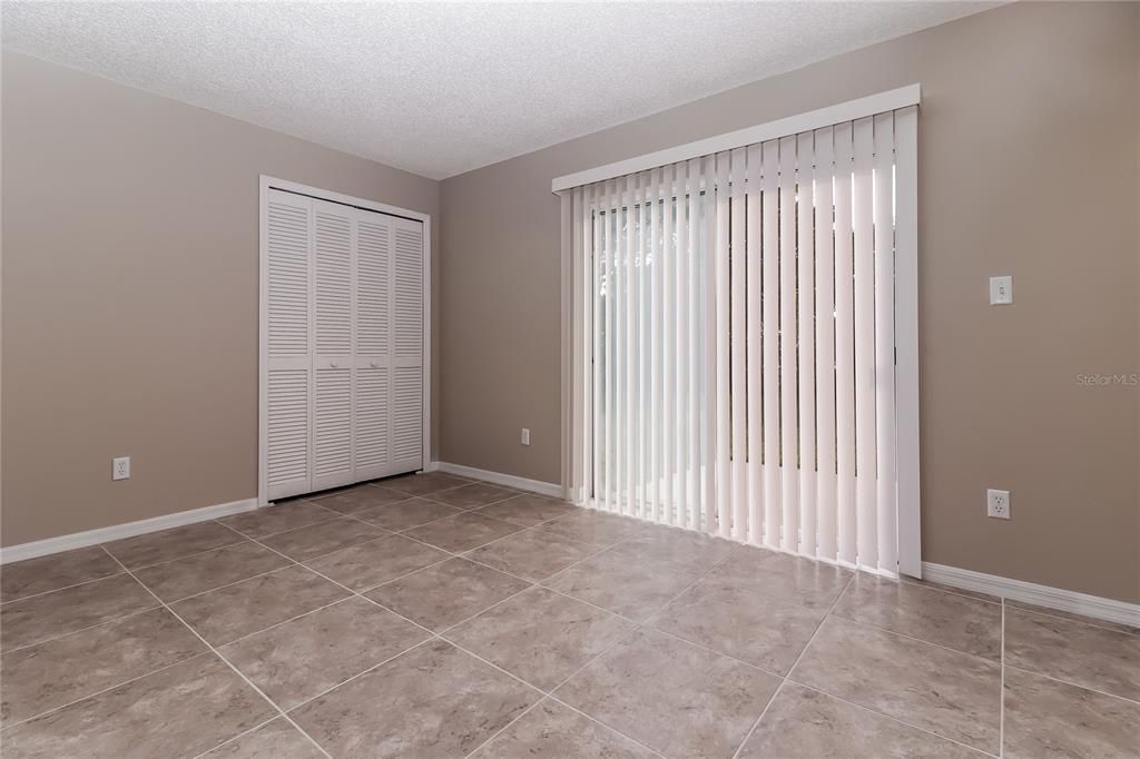 В аренду: $1,765 (4 спален, 2 ванн, 1250 Квадратных фут)