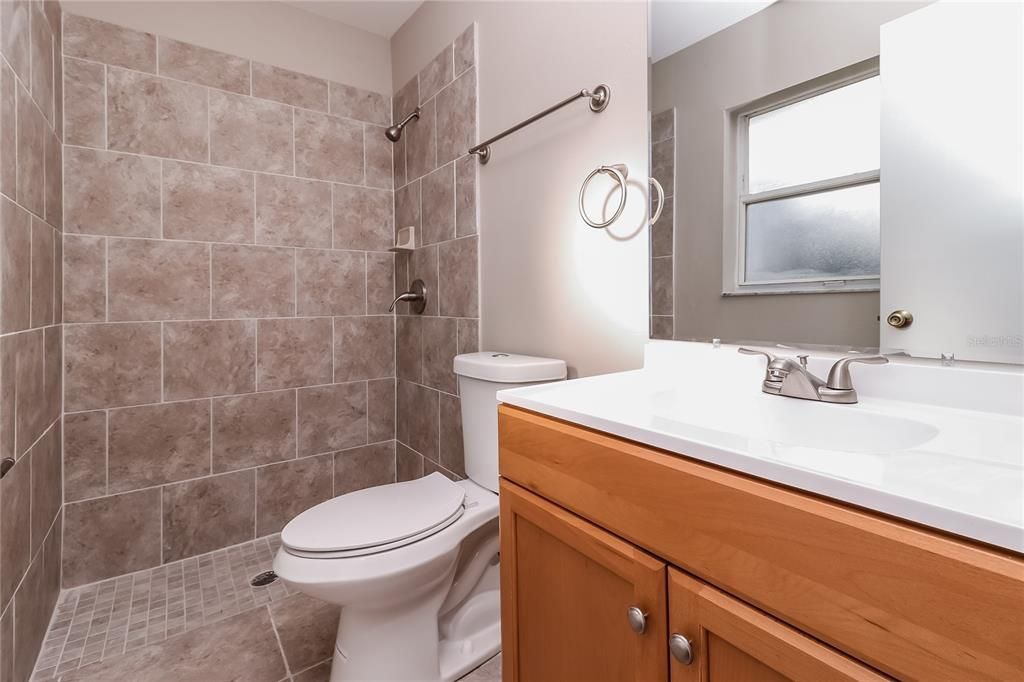 В аренду: $1,765 (4 спален, 2 ванн, 1250 Квадратных фут)