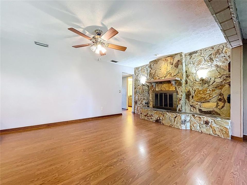 На продажу: $369,900 (3 спален, 2 ванн, 1579 Квадратных фут)