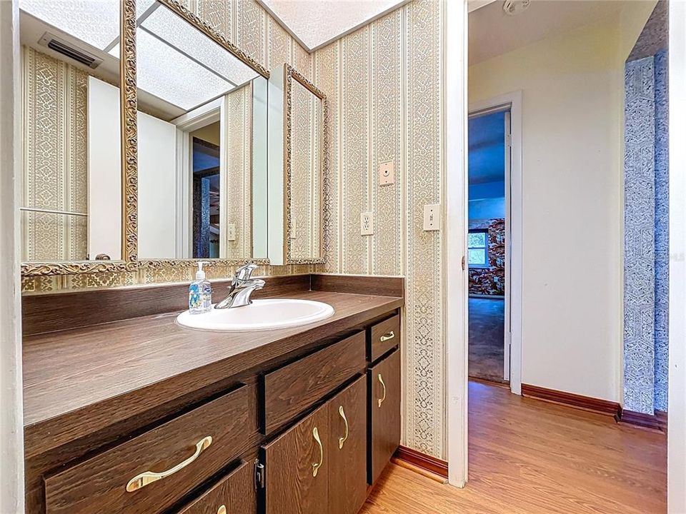 На продажу: $369,900 (3 спален, 2 ванн, 1579 Квадратных фут)