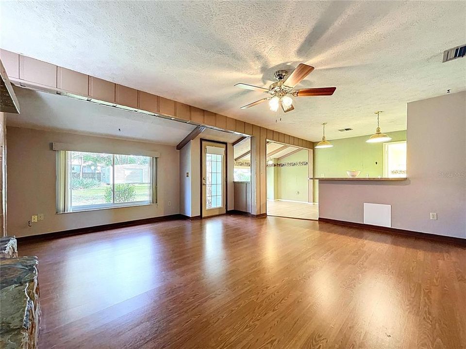 На продажу: $369,900 (3 спален, 2 ванн, 1579 Квадратных фут)