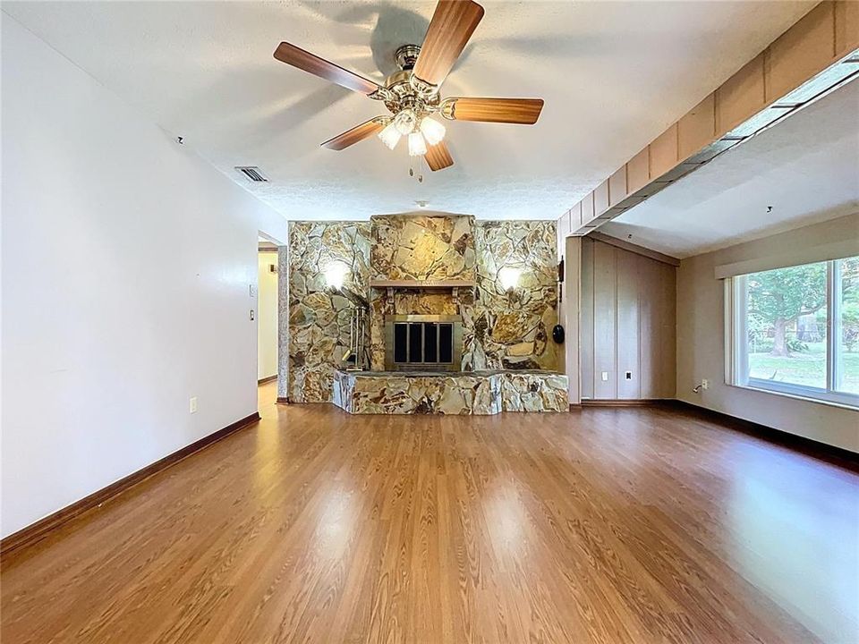 На продажу: $369,900 (3 спален, 2 ванн, 1579 Квадратных фут)