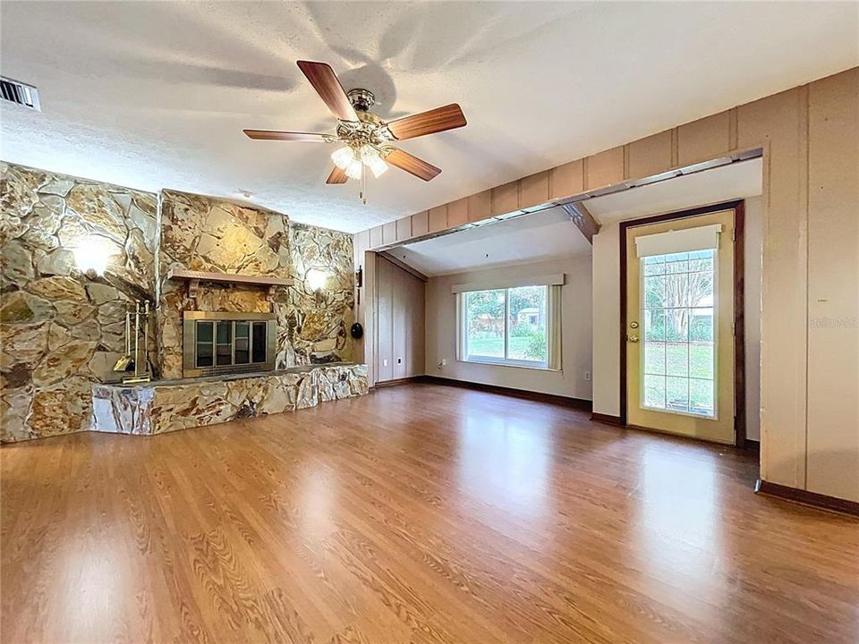 На продажу: $369,900 (3 спален, 2 ванн, 1579 Квадратных фут)