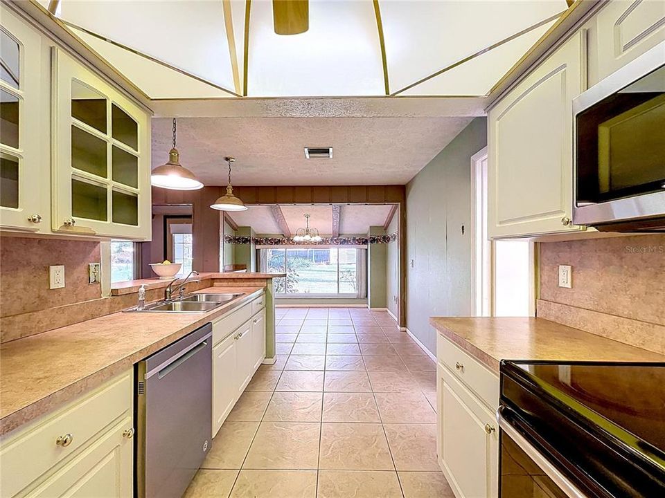 На продажу: $369,900 (3 спален, 2 ванн, 1579 Квадратных фут)