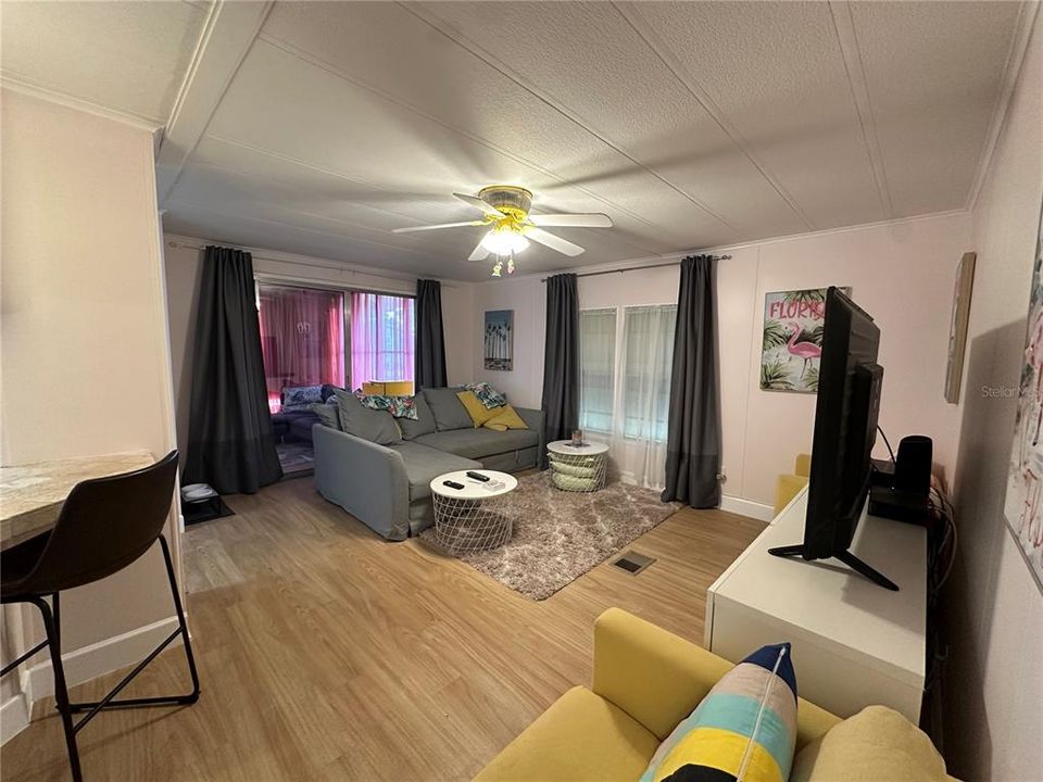 Activo con contrato: $1,495 (2 camas, 2 baños, 1000 Pies cuadrados)