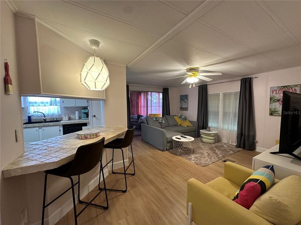 Activo con contrato: $1,495 (2 camas, 2 baños, 1000 Pies cuadrados)