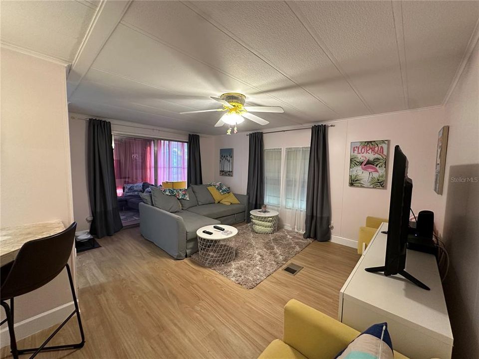 Activo con contrato: $1,495 (2 camas, 2 baños, 1000 Pies cuadrados)