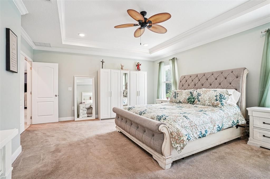 合同活跃: $448,333 (4 贝兹, 3 浴室, 2722 平方英尺)