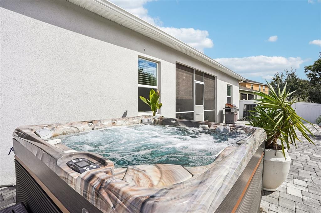 合同活跃: $448,333 (4 贝兹, 3 浴室, 2722 平方英尺)