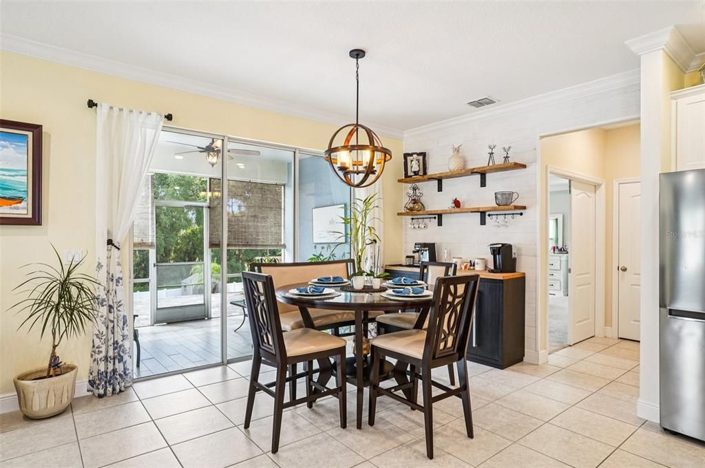 合同活跃: $448,333 (4 贝兹, 3 浴室, 2722 平方英尺)