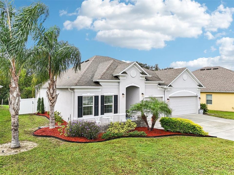 合同活跃: $448,333 (4 贝兹, 3 浴室, 2722 平方英尺)