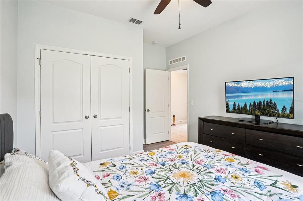 合同活跃: $448,333 (4 贝兹, 3 浴室, 2722 平方英尺)