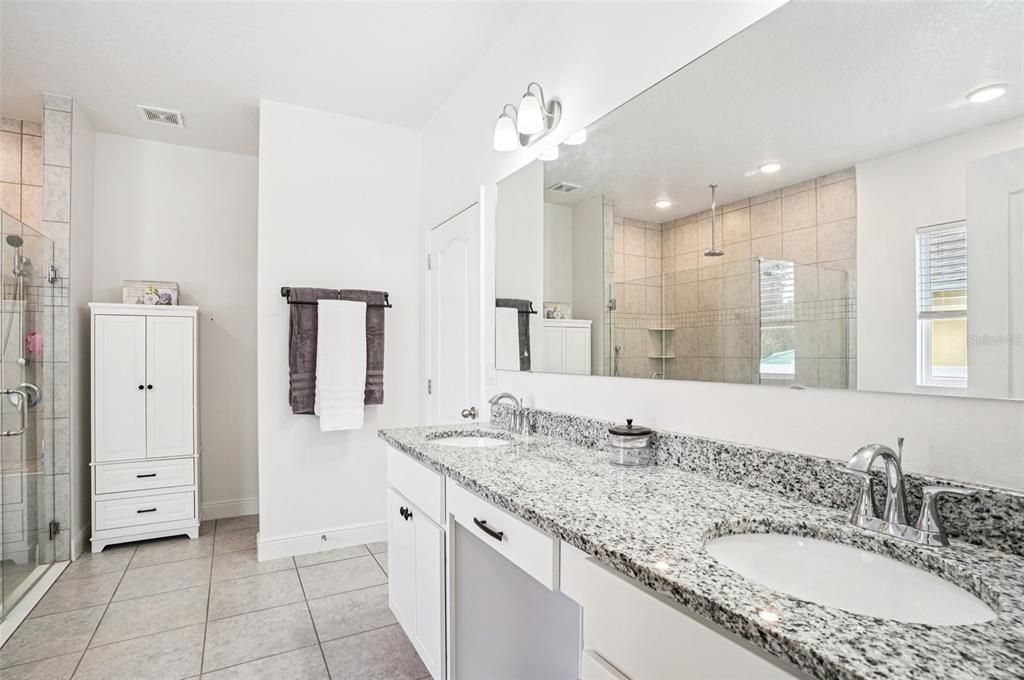 合同活跃: $448,333 (4 贝兹, 3 浴室, 2722 平方英尺)