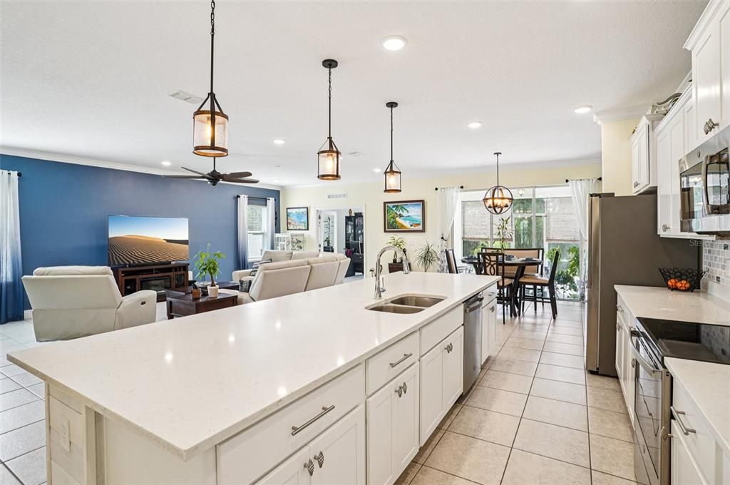 合同活跃: $448,333 (4 贝兹, 3 浴室, 2722 平方英尺)