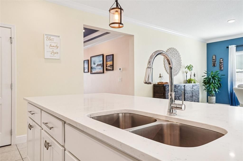 合同活跃: $448,333 (4 贝兹, 3 浴室, 2722 平方英尺)