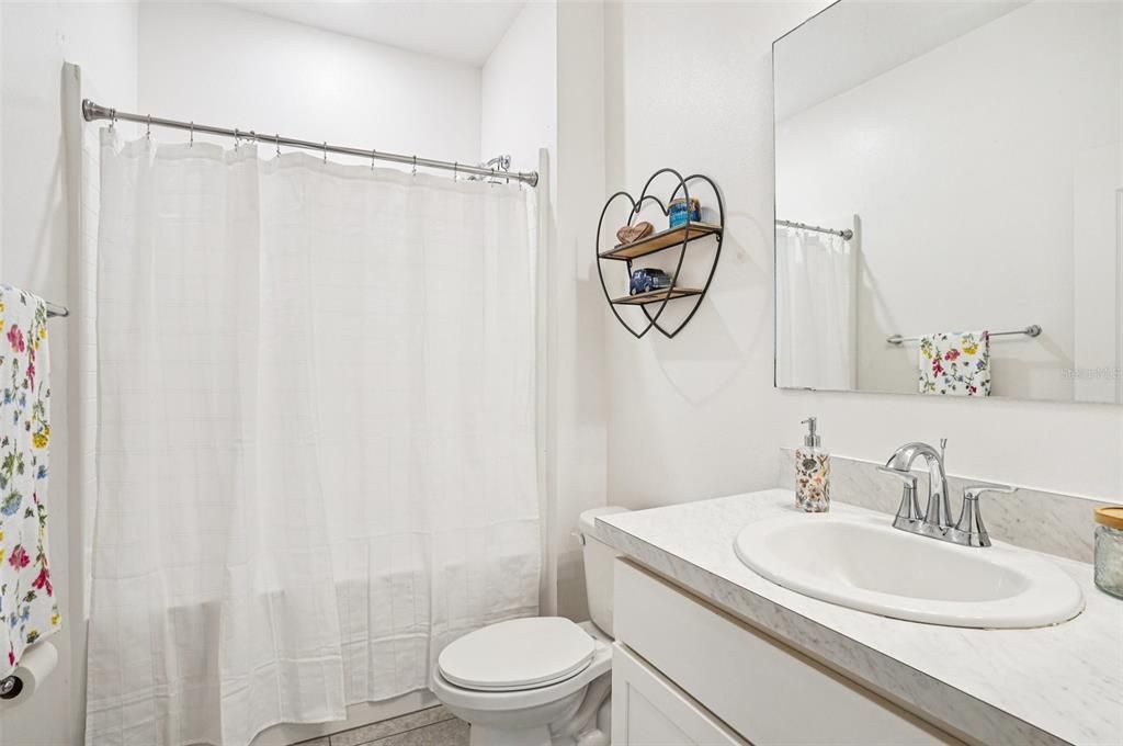 合同活跃: $448,333 (4 贝兹, 3 浴室, 2722 平方英尺)