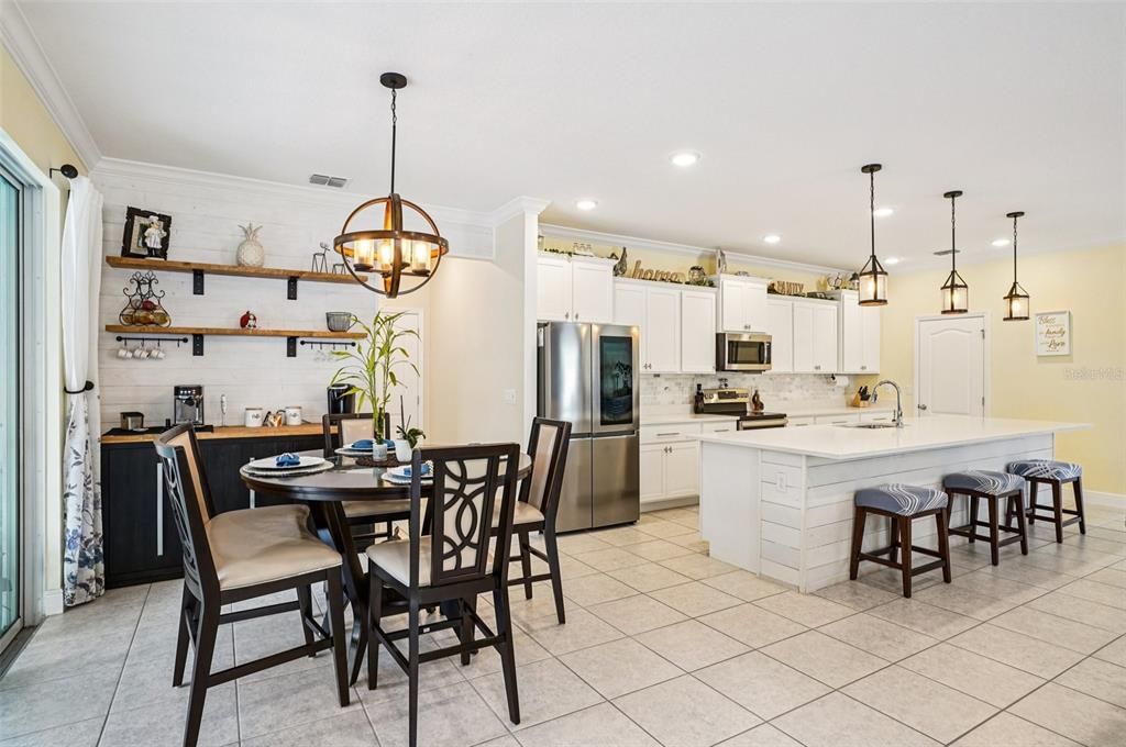 合同活跃: $448,333 (4 贝兹, 3 浴室, 2722 平方英尺)