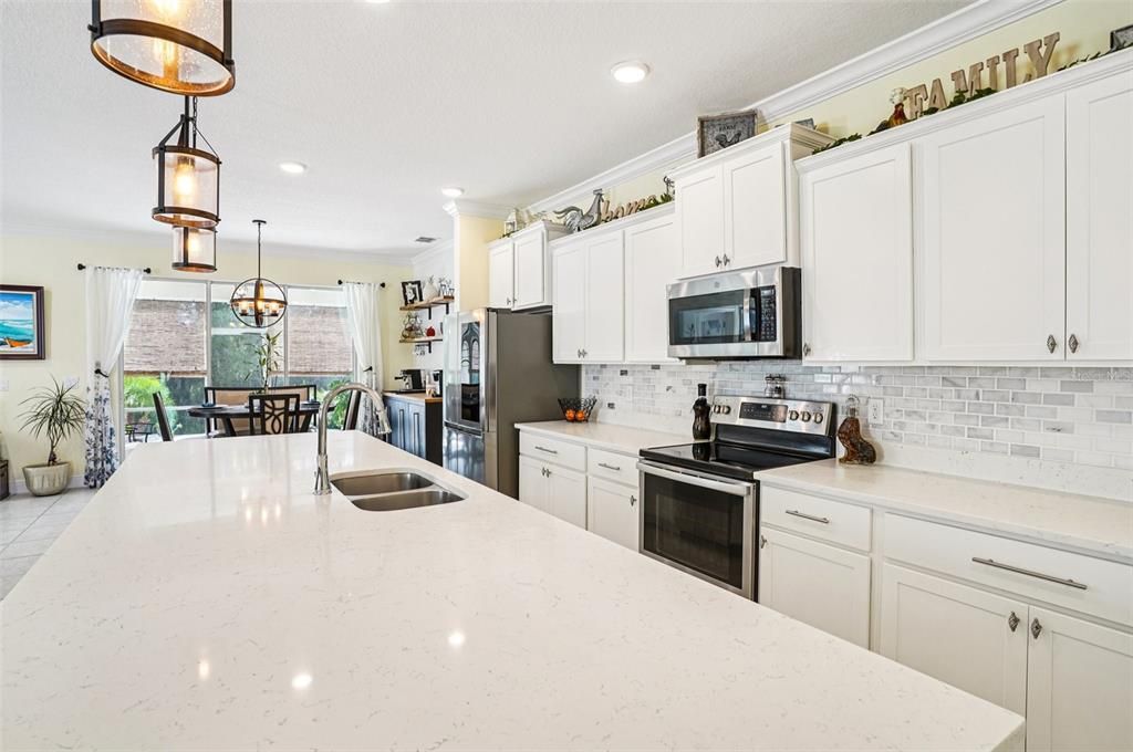 合同活跃: $448,333 (4 贝兹, 3 浴室, 2722 平方英尺)