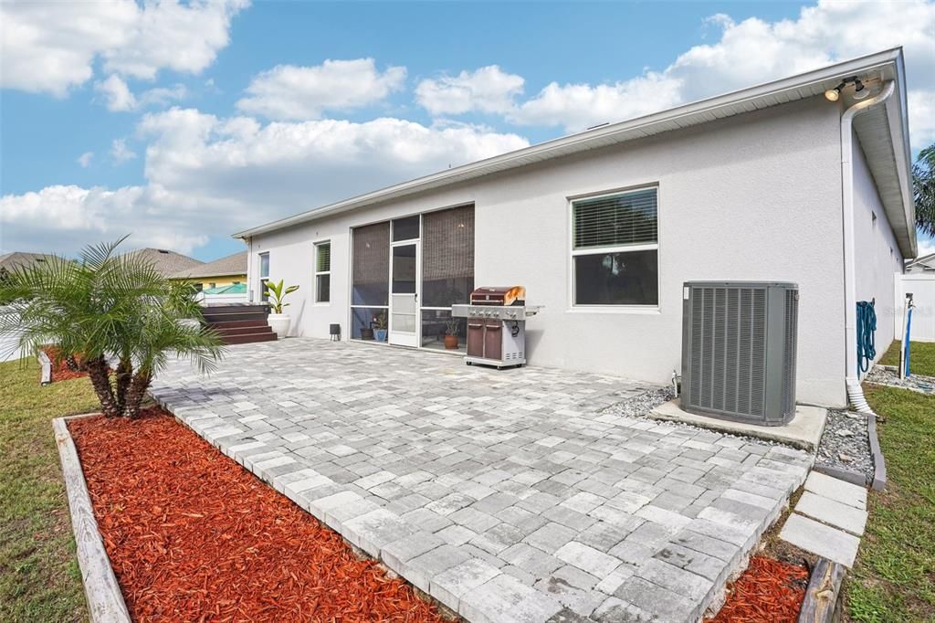 合同活跃: $448,333 (4 贝兹, 3 浴室, 2722 平方英尺)