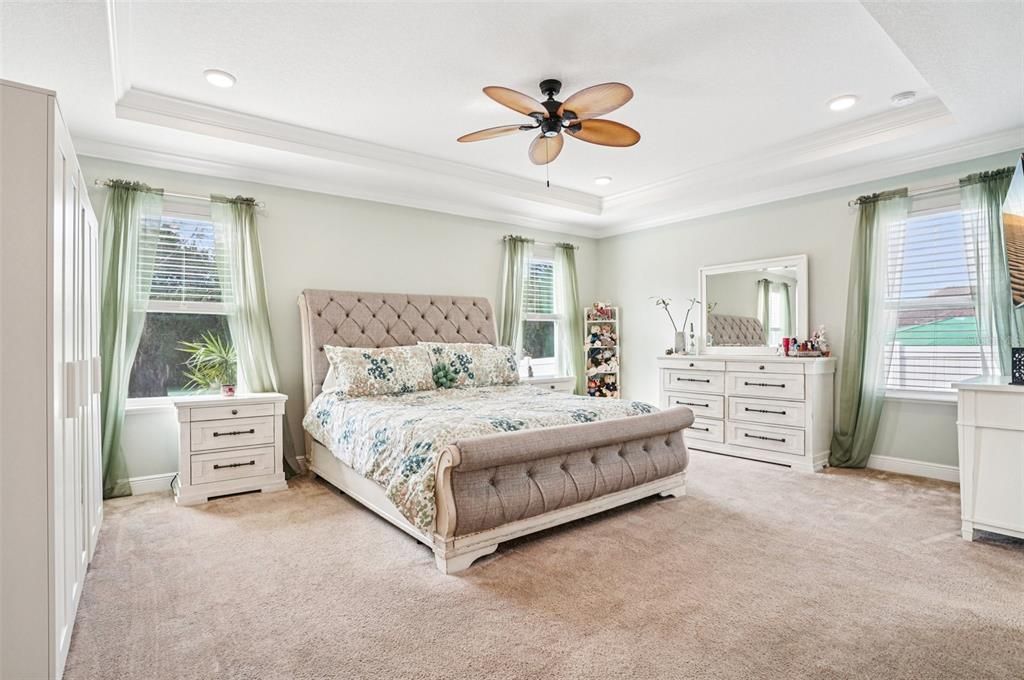 合同活跃: $448,333 (4 贝兹, 3 浴室, 2722 平方英尺)