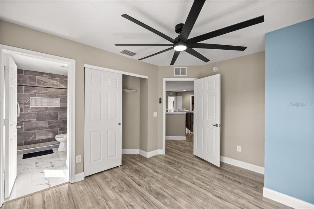 合同活跃: $375,000 (4 贝兹, 3 浴室, 2510 平方英尺)