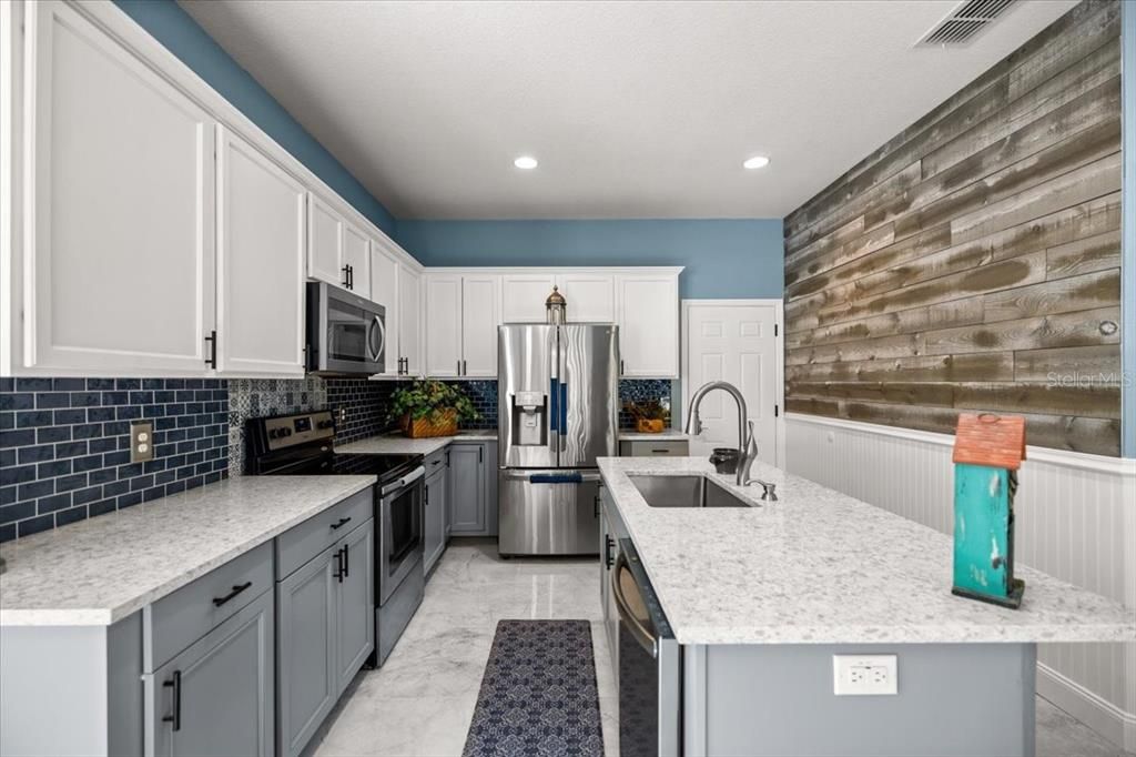 合同活跃: $375,000 (4 贝兹, 3 浴室, 2510 平方英尺)