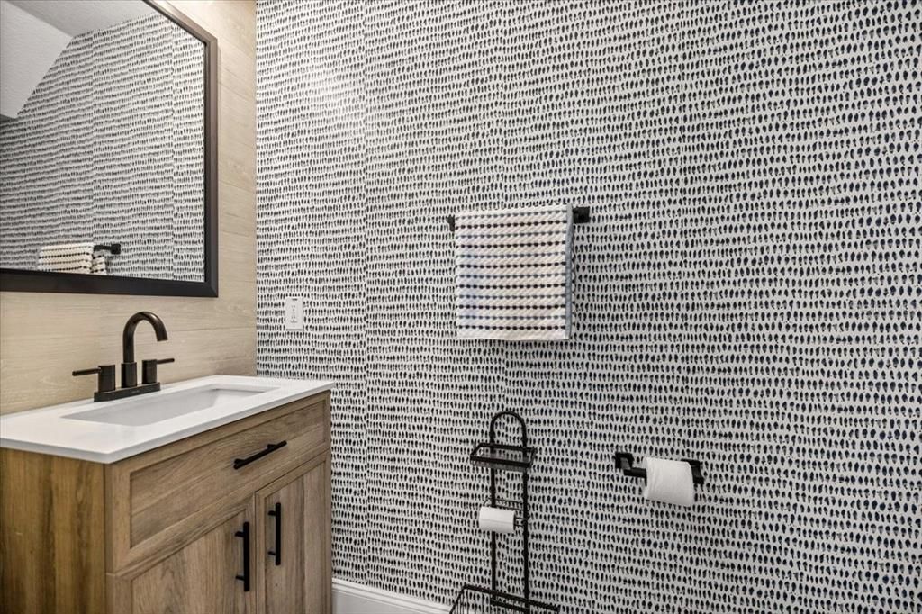 合同活跃: $375,000 (4 贝兹, 3 浴室, 2510 平方英尺)