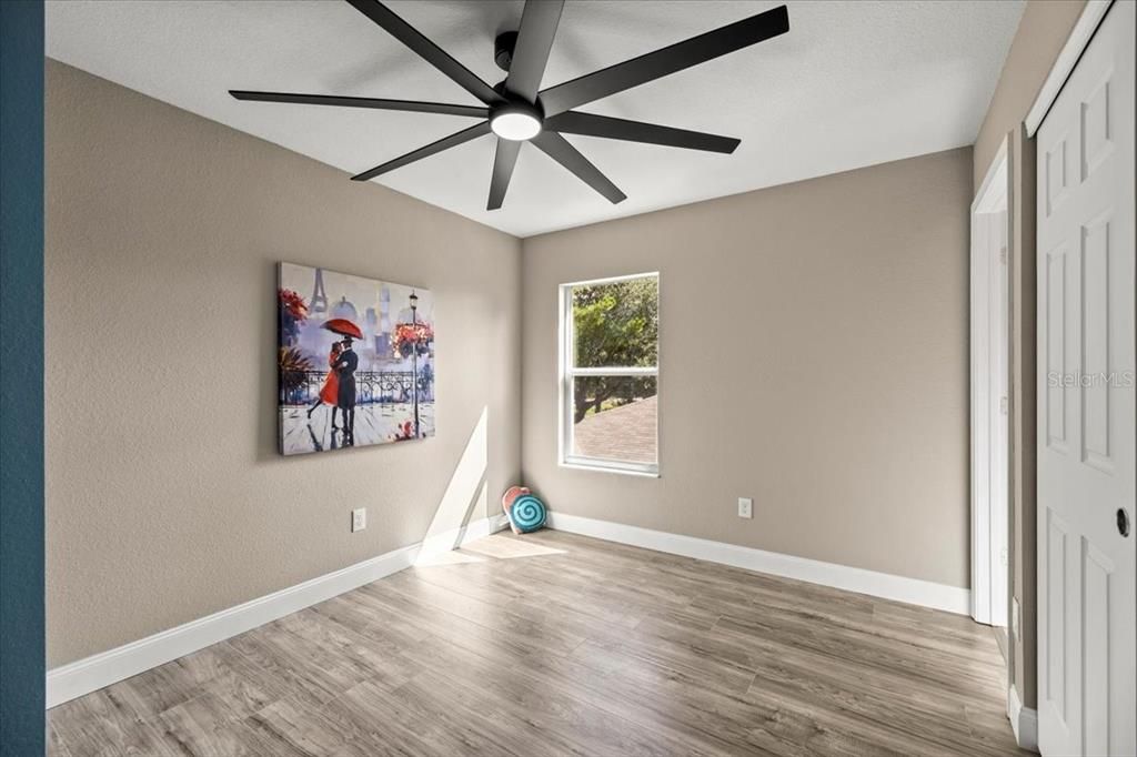 合同活跃: $375,000 (4 贝兹, 3 浴室, 2510 平方英尺)