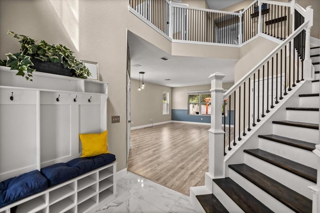 合同活跃: $375,000 (4 贝兹, 3 浴室, 2510 平方英尺)