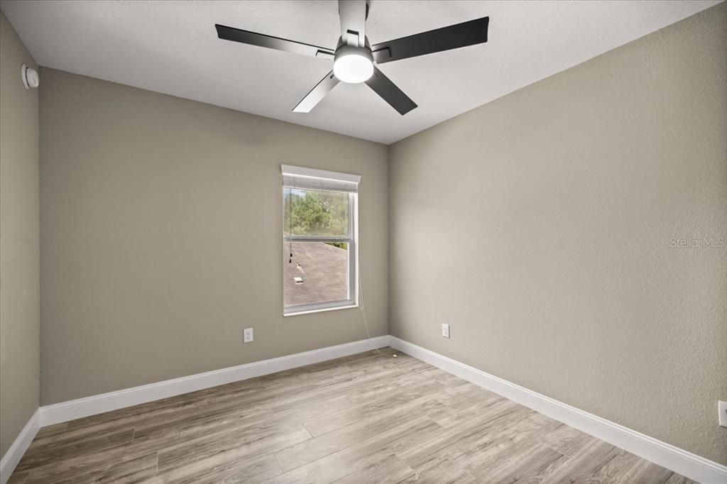 合同活跃: $375,000 (4 贝兹, 3 浴室, 2510 平方英尺)