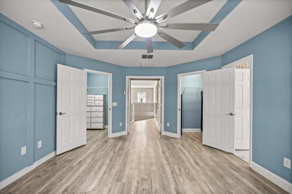 合同活跃: $375,000 (4 贝兹, 3 浴室, 2510 平方英尺)