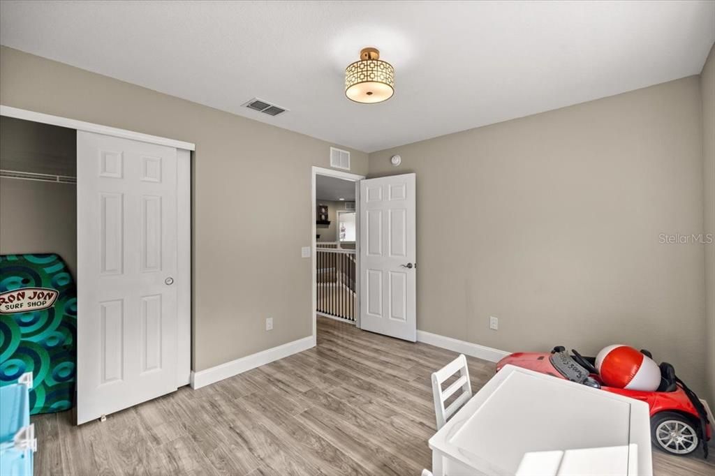 合同活跃: $375,000 (4 贝兹, 3 浴室, 2510 平方英尺)