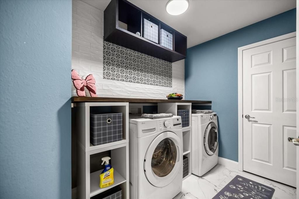 合同活跃: $375,000 (4 贝兹, 3 浴室, 2510 平方英尺)