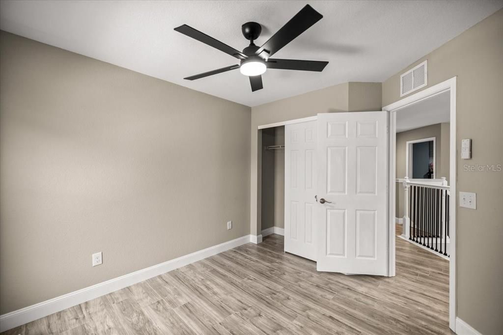 合同活跃: $375,000 (4 贝兹, 3 浴室, 2510 平方英尺)