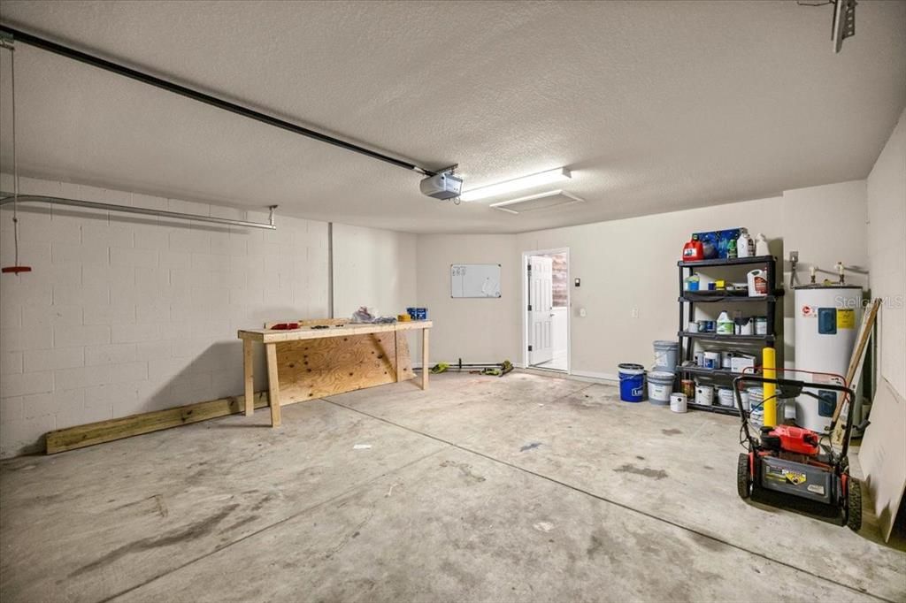 合同活跃: $375,000 (4 贝兹, 3 浴室, 2510 平方英尺)