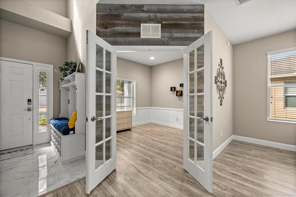 合同活跃: $375,000 (4 贝兹, 3 浴室, 2510 平方英尺)