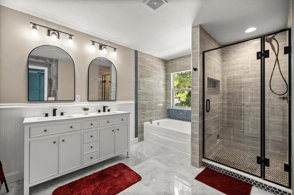 合同活跃: $375,000 (4 贝兹, 3 浴室, 2510 平方英尺)