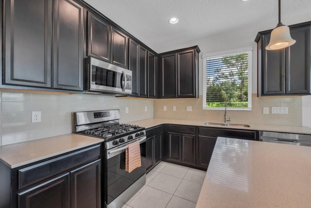 En Venta: $365,000 (4 camas, 2 baños, 1774 Pies cuadrados)